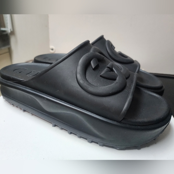 SOLD Men's Gucci Slides Authentic GG embossed rubber flatform slides - Picture 3 of 17